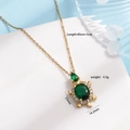 Collana tartaruga dorata con pietra preziosa ovale verde e accenti in zircone - Tartaruga 2391 / Verde