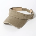 Vue détaillée de la visière en denim délavé kaki montrant les coutures robustes et le tissu - Camel Uni