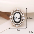 Dettaglio del ciondolo vintage per scarpe con cammeo, perle, strass e cornice dorata - Stile Fibbia per Scarpe Trasparente / Stile Ritratto a Rilievo Strass (C446)