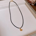 Collier perlé plaqué or 18 carats avec pendentif coeur texturé et perles de cristal noir - Collier - Cœur Doré