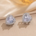 Boucles d'oreilles cœur en argent avec oxydes de zirconium sur tissu doré luxueux - Boucles d'Oreilles Clous Coeur Zircon Argent Blanc (8852)