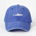Gewaschene blaue Denim-Baseballkappe mit weißer Haifisch-Stickerei und verstellbarem Riemen - Einheitsgröße / Königsblau