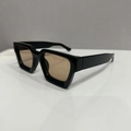 Occhiali da sole moderni con montatura nera spessa e lenti marroni alla moda - Regolare / Montatura Nera Lenti Tè Chiaro