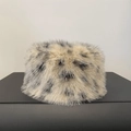 Plush faux fur bucket hat featuring a vintage leopard print pattern in beige and black - M (56-58cm) / Khaki