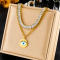 Collier double épaisseur en acier titane doré avec chaîne tennis et pendentif œil - Style Double Couche Chaîne de Tennis Œil de Diable (N2400)