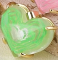 Ciondolo a cuore con trama a vortice verde e castone dorato per creazioni di gioielli - verde chiaro