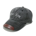 Berretto da baseball vintage in cotone lavato grigio antracite con ricamo M e visiera in pelle - M (56-58cm) / Nero
