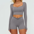 Completo sportivo grigio da donna con maglia a maniche lunghe e pantaloncini a vita alta - Taglia S / Top E Pantaloni / Top + Pantaloncini / Grigio Scuro