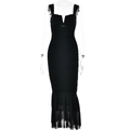 Détail de la robe moulante noire avec des volants en tulle et un ourlet sirène - S / Noir