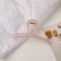 Rosafarbene matte Haarklammer im Kreuzdesign auf einem ästhetisch weichen Hintergrundbild - 13cm / Matt Gekreuzt Rosa