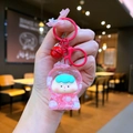 Gros plan du porte-clés astronaute en acrylique rose avec cloche rouge et paillettes - Style Mousqueton / Matériel Rouge Perle de Bulle Lumineuse Sœur Fruits