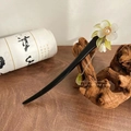 Pic à cheveux en bois de santal avec pétales verts, perles et glands métalliques - Pic Magnolia avec Gland / Blanc Vert
