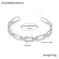 Dettaglio del bracciale rigido geometrico in acciaio al titanio con finitura argento - Acciaio (Z310)