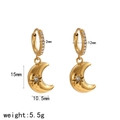 Goldene Hängeohrringe mit Zirkonia-Mond- und Sternanhängern und Maßangaben - Stern-Mond-Stil (TE60399-MO)