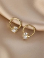 Élégantes boucles d'oreilles créoles dorées avec zircons sur fond de soie champagne - Style Or Blanc Transparent (S2959-1)
