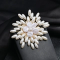 Broche fleur artisanale en perles et fil doré pour femme avec détails en cristal élégants - Style Floral 3D (Style 1)