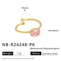 Detailweergave van de roze zirkoonring met 18mm binnendiameter en 6x8mm steenmaat - Ovale Roze Edelsteen Open Stijl (NB-R24248-PK)
