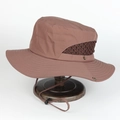 Détail d'un chapeau de soleil marron avec maille respirante et mentonnière réglable - Taille Unique(Réglable) / Rose racine de lotus