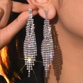 Orecchini lunghi a nappa con cristalli AB scintillanti ed effetto stella sul modello - Orecchini lunghi con nappe iridescenti AB (KE029WAB Argento AB)