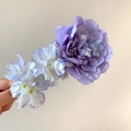 Fermaglio per capelli a fiori in tessuto viola con accenti blu e perle eleganti - Clip a Becco d'Anatra Perla Artificiale e Strass (15) / Viola