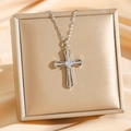 Silberne Kreuzhalskette mit Zirkonia-Anhänger und Geschenkbox, eleganter Schmuck für Damen - Silber