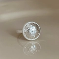 Minimalistische zilveren ring met rond gehamerd oppervlak en gepolijste band - Zilveren gehamerde ronde ring