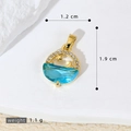 Pendentif dauphin doré avec pierre bleue, étoiles et incrustations de zircons, 1.9 cm - Étoile Lune (SMP53115)