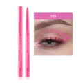 Detail van waterproof roze gel eyeliner potlood #01 met de punt en oogmake-up resultaat - Stijl 1