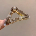 Triangle hair claw clip with golden metal and grey-white marble acetate finish - Dark Gray