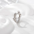 Elegante orecchino a cerchio a stella in argento con zirconi su superficie bianca - Orecchino Huggie Stella Luna - Pezzo Singolo (A549)