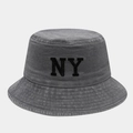 Dettaglio del logo NY ricamato e cuciture sul cappello a secchiello grigio lavato - M(56-58cm) / Grigio