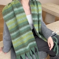 Écharpe au toucher cachemire avec dégradé vert-gris et détails de franges - 62s Vert Gris Dégradé à Rayures