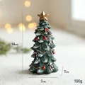 Mini grüne Weihnachtshalle aus Harz mit goldenem Stern und Kunstschnee-Finish, 14 cm hoch - Schneebedeckter Weihnachtsbaum Mittel