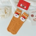 Calcetines navideños de forro polar coral jengibre con diseño festivo de Papá Noel - Talla única / Papá Noel Amarillo