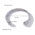 Detail eines silbernen Manschettenarmbands mit Lava-Textur, 62mm Durchmesser und Maßen - Silber