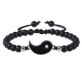 Détail du bracelet réglable en cordon tressé avec perles noires et pendentif Yin Yang - Bracelet Noir Mat