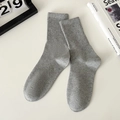Calze classiche grigie in cotone a coste con design minimalista per uomo e donna - Taglia unica / Grigio chiaro