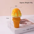 Modello realistico di cono gelato al mango in PU, altezza 12 cm e peso 49 g, giallo vivo - Giallo
