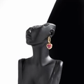 Boucles d'oreilles en titane doré avec pendentif en zircon rouge en forme de cœur - ER-403 / Rouge