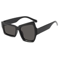 Gafas de sol geométricas negras irregulares con un diseño de montura asimétrica único - Montura Negra Lente Gris