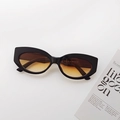 Occhiali da sole cat-eye neri retrò con lenti arancioni sfumate e modello KD97178 inciso - Arancione Nero