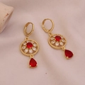 Pendientes de flores caladas doradas con piedras rojas en forma de gota y joyas - Rojo