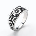 Vintage stainless steel daisy flower engraved band ring with oxidized silver finish - US 6 / Steel