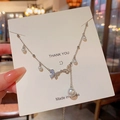 Dettaglio della collana di perle a farfalla con zircone blu e finiture in argento - Argento (Farfalla Blu Perla Nappina)