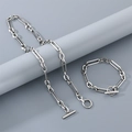 Detalle del conjunto de cadena de clip en acero plateado con cierre de barra en T - Pulsera 19.5cm / Color Acero