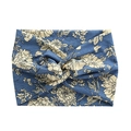 Navy blue twist headband with vintage white floral print for running and yoga - Blue Floral