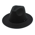 Dettaglio cappello fedora in lana nera con cinturino in pelle e borchia in metallo oro - M (56-58cm) / Nero