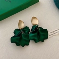 Boucles d'oreilles vintage en or et vert foncé mat avec pétales et tiges en argent - Boucles d'Oreilles Pendantes en Métal à Pétales Mats Vert Foncé