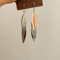 Boucles d'oreilles longues en argent poli avec design de feuilles de saule superposées - Feuille de saule à chevauchement de miroir argentée (MY36672)