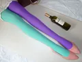 Détail de leggings en velours sarcelle et violet avec des escarpins roses à bouts pointus - Entrejambe fermé / Violet+Bleu lac clair
